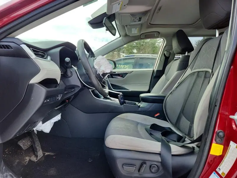 2019 TOYOTA RAV4 XLE  