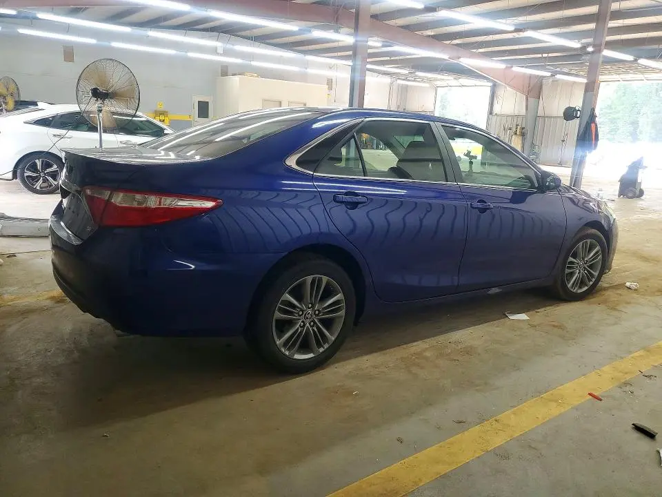2015 TOYOTA CAMRY SE  