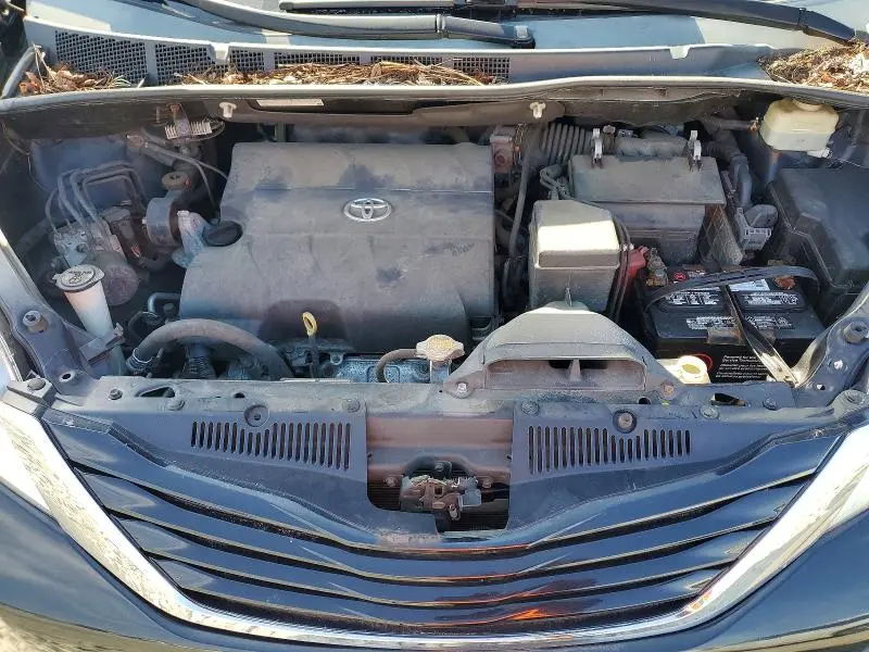 2015 TOYOTA SIENNA LE 8-PASSENGER  
