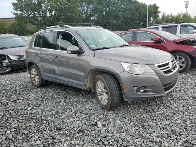 2010 VOLKSWAGEN TIGUAN SE  