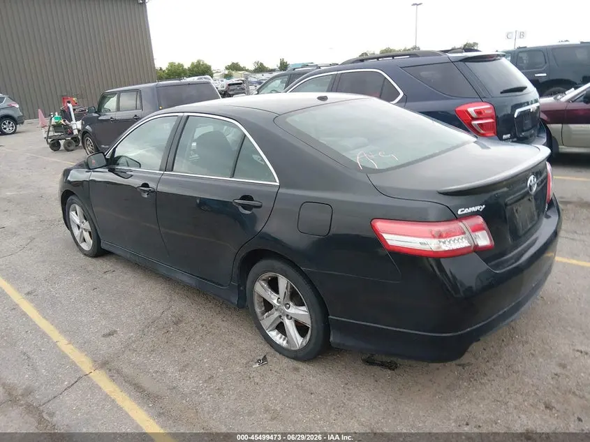 2011 TOYOTA CAMRY SE