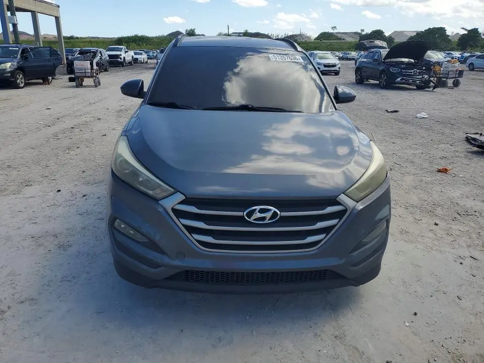 2017 HYUNDAI TUCSON SE  