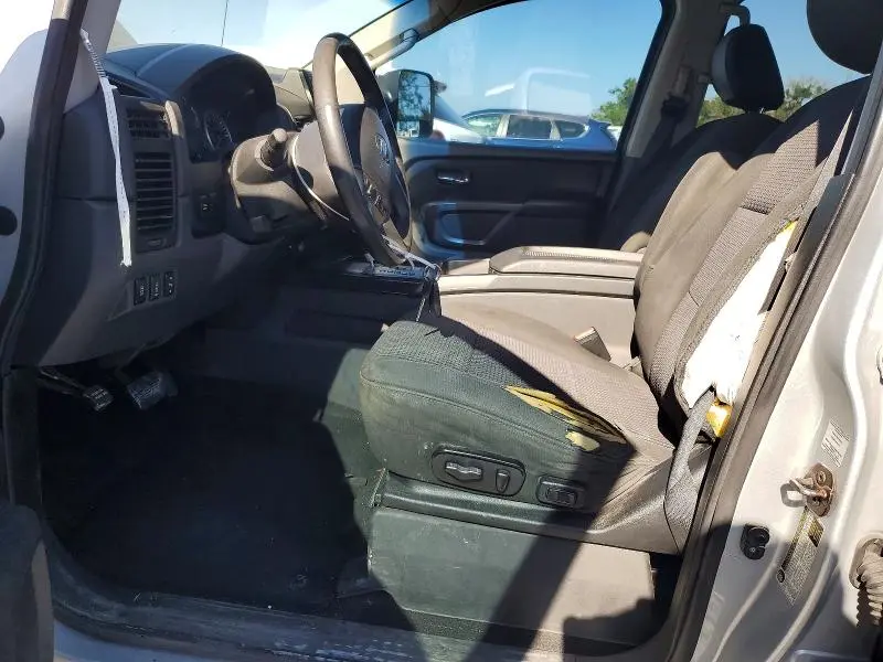 2015 NISSAN TITAN SV  