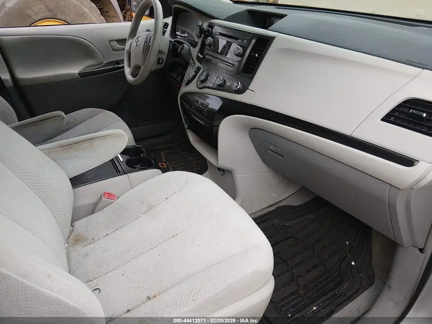 2012 TOYOTA SIENNA LE V6 8 PASSENGER