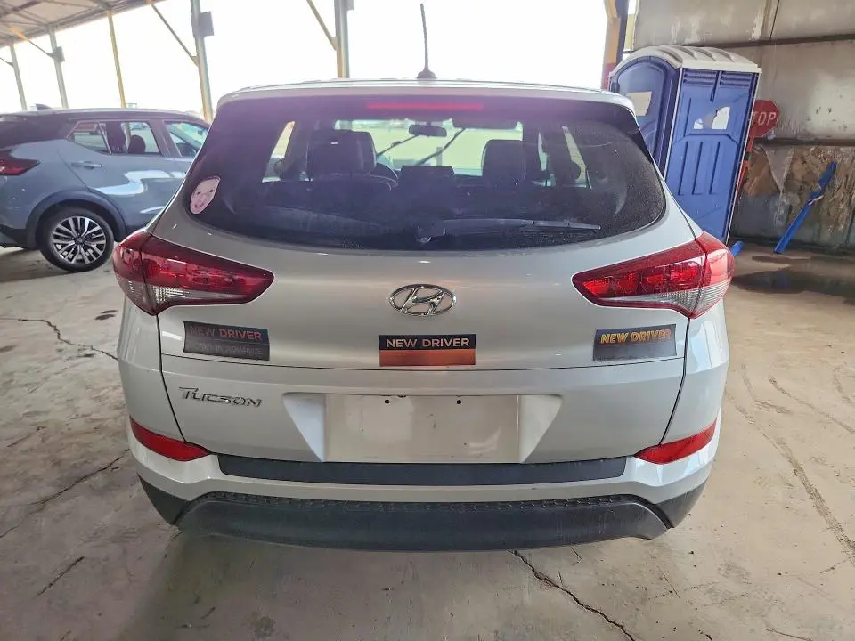2016 HYUNDAI TUCSON SE  