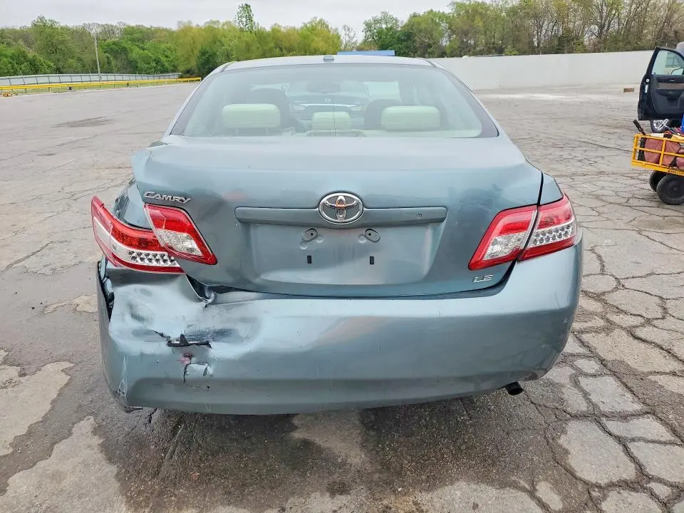 2011 TOYOTA CAMRY LE  