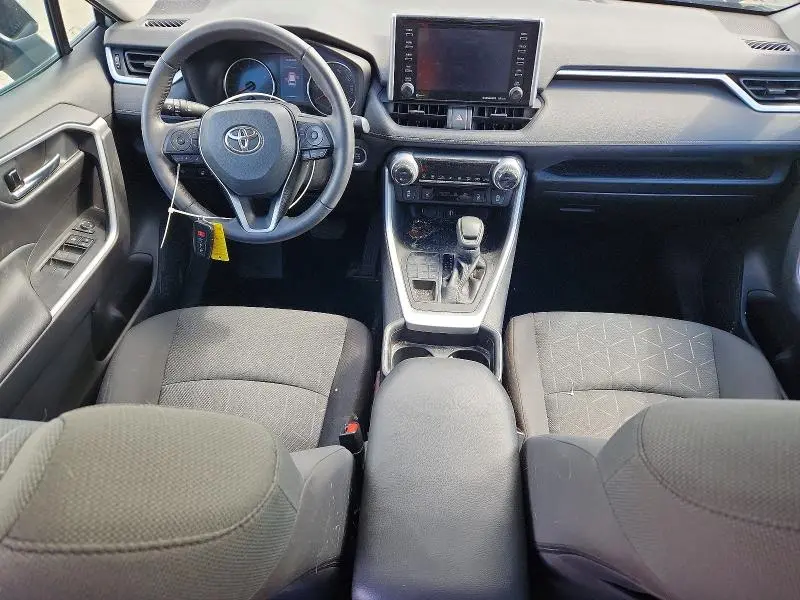 2021 TOYOTA RAV4 XLE  