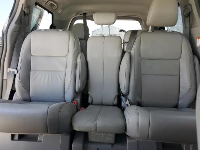 2015 TOYOTA SIENNA XLE  