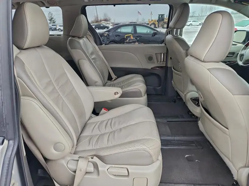 2011 TOYOTA SIENNA XLE  