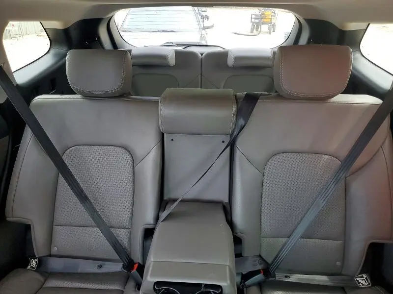 2016 HYUNDAI SANTA FE SE  