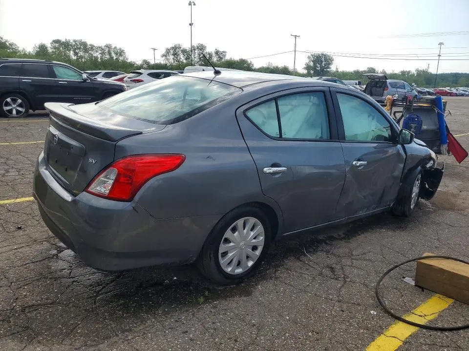 2019 NISSAN VERSA SV  