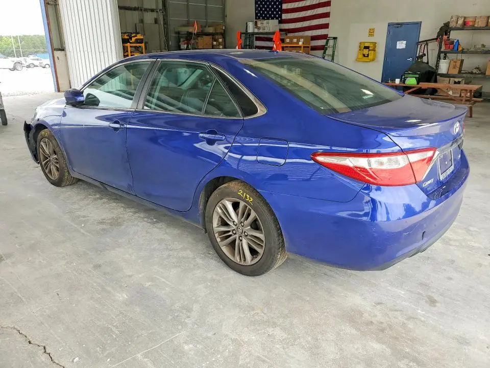 2016 TOYOTA CAMRY SE  