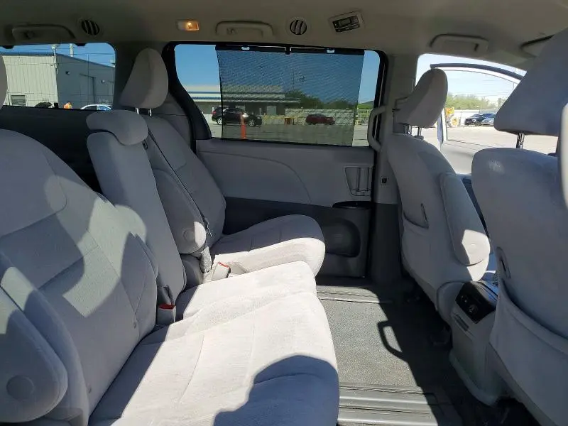 2020 TOYOTA SIENNA LE  