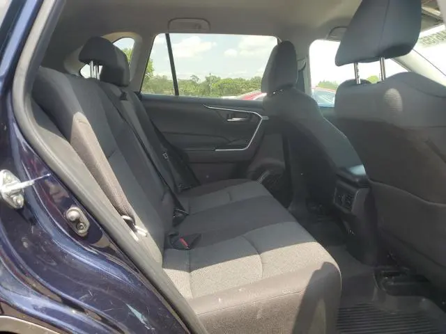 2021 TOYOTA RAV4 XLE  