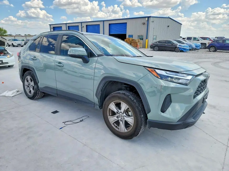 2023 TOYOTA RAV4 XLE  