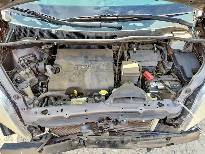 2012 TOYOTA SIENNA LE  