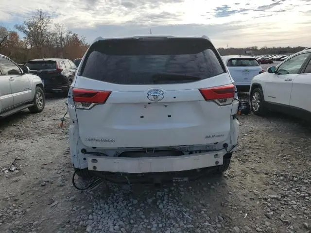 2019 TOYOTA HIGHLANDER SE  