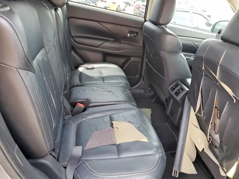 2020 MITSUBISHI OUTLANDER SE  