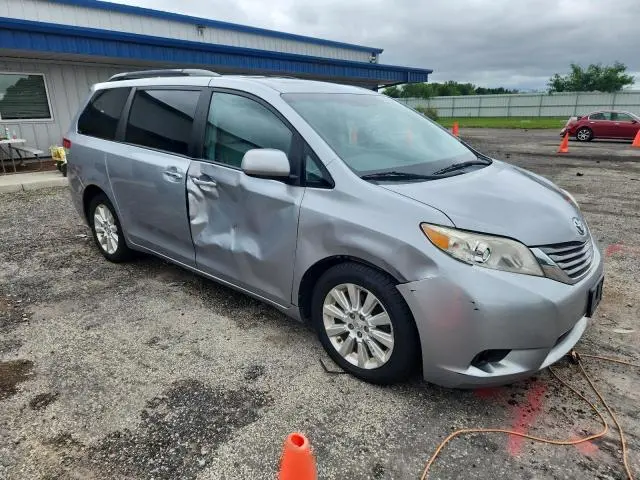 2011 TOYOTA SIENNA XLE  