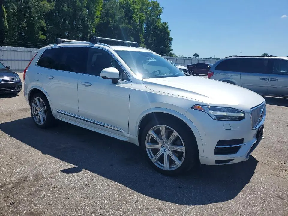 2017 VOLVO XC90 T8  