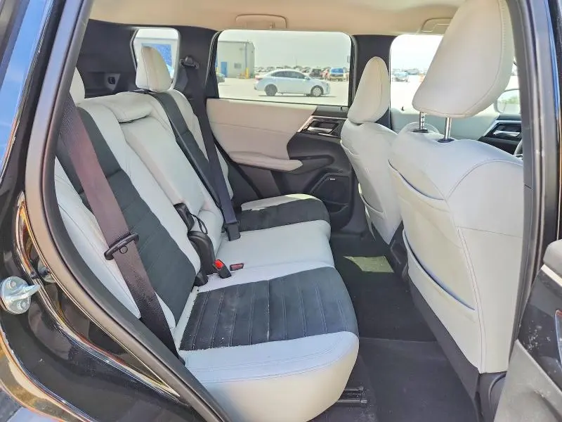 2025 MITSUBISHI OUTLANDER SE  