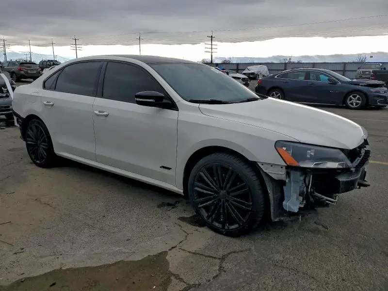 2015 VOLKSWAGEN PASSAT SE  