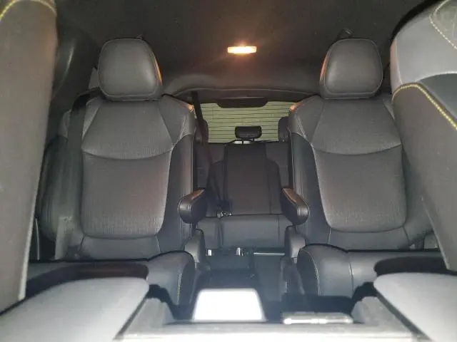 2022 TOYOTA SIENNA XLE
