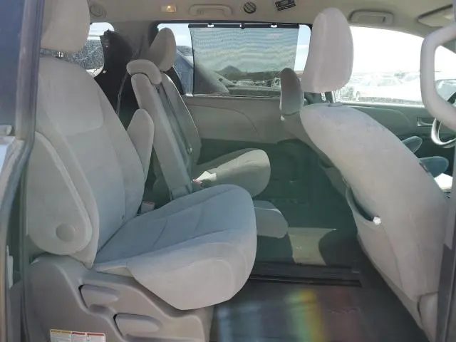 2015 TOYOTA SIENNA LE  