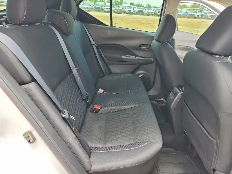2021 NISSAN KICKS SV  
