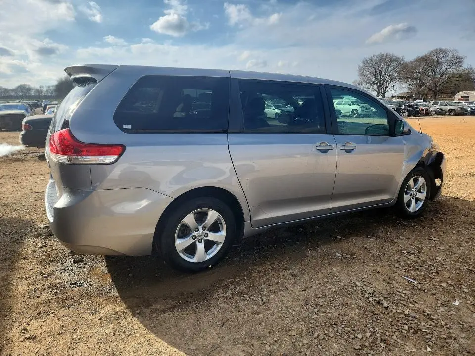 2012 TOYOTA SIENNA LE 8-PASSENGER  
