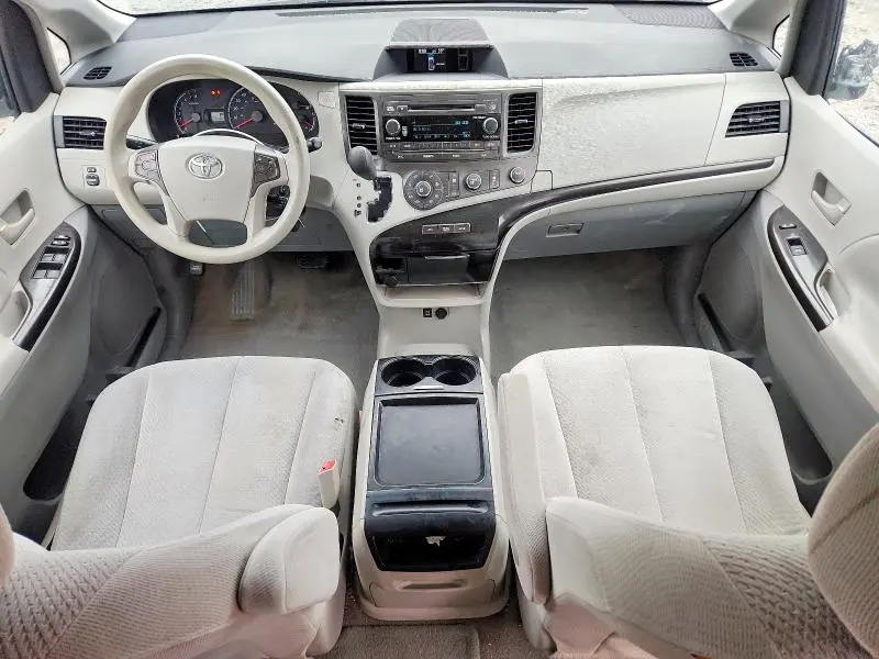2011 TOYOTA SIENNA LE 8-PASSENGER  