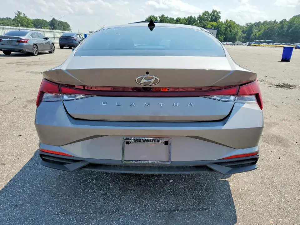 2021 HYUNDAI ELANTRA SEL  