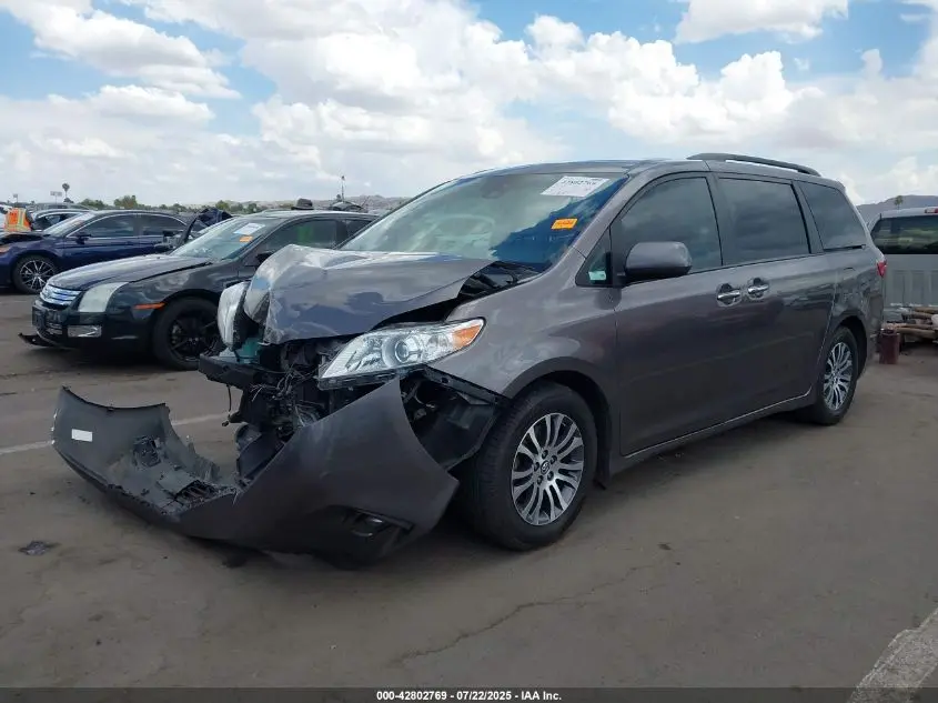 2020 TOYOTA SIENNA XLE PREMIUM