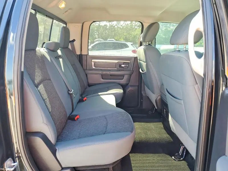 2016 RAM 1500 SLT  