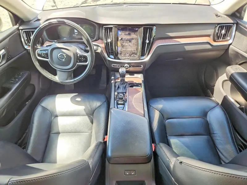 2021 VOLVO S60 T5 MOMENTUM  