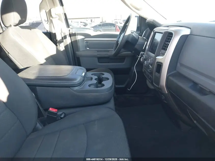 2019 RAM 1500 CLASSIC WARLOCK  4X2 6'4 BOX