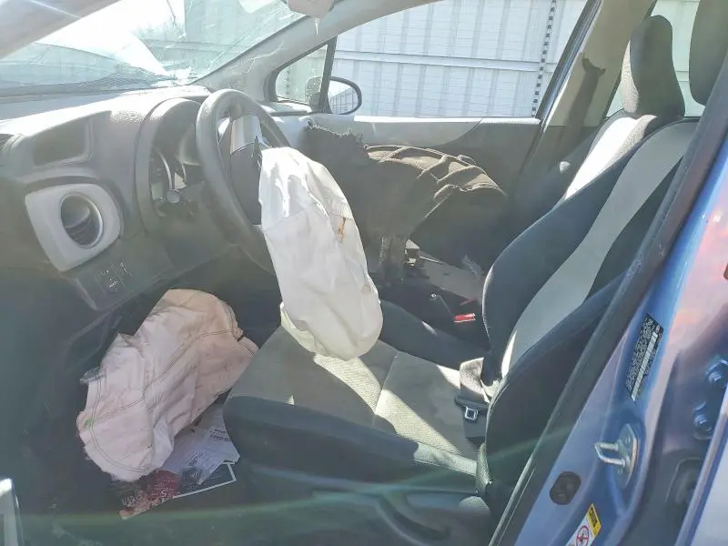 2013 TOYOTA YARIS 5-DOOR LE  