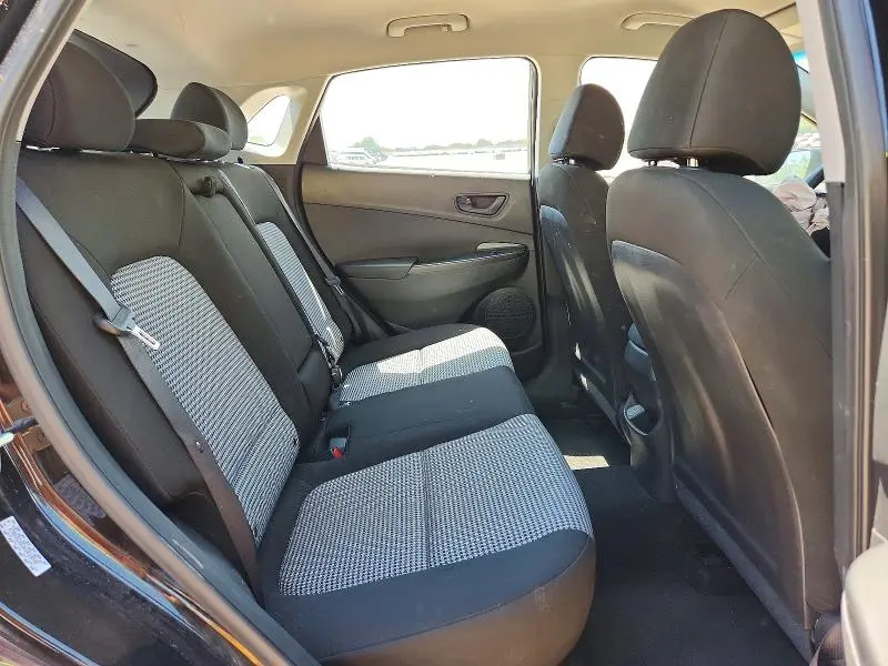 2023 HYUNDAI KONA SE  