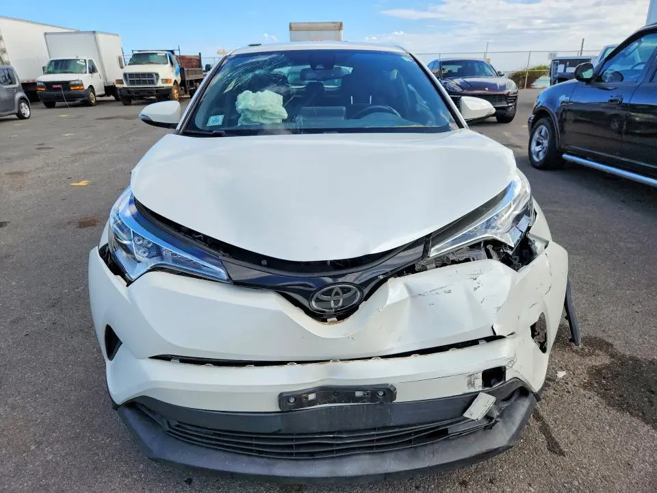 2019 TOYOTA C-HR LE  