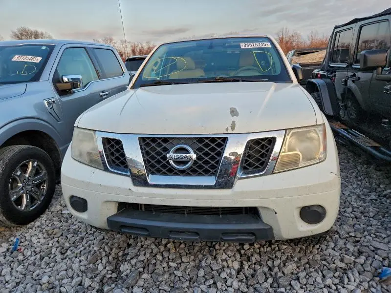 2016 NISSAN FRONTIER SV  