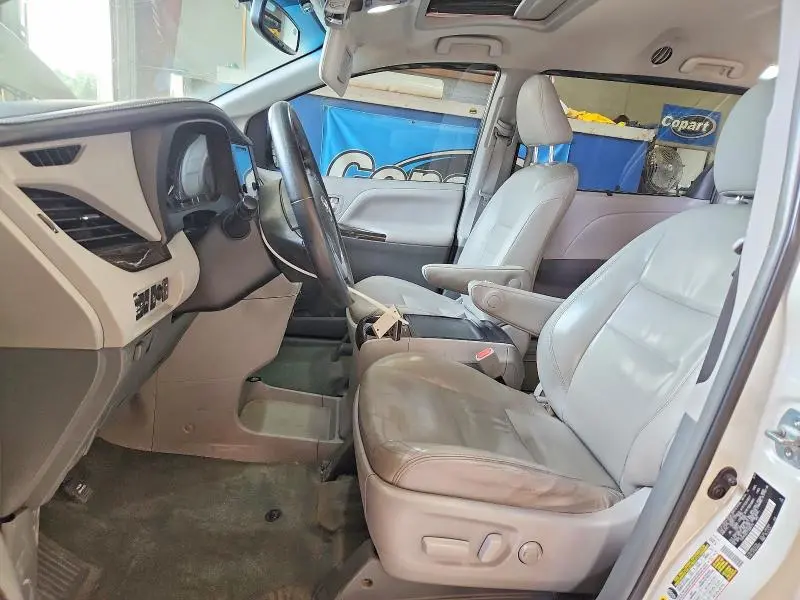 2015 TOYOTA SIENNA XLE 8-PASSENGER  
