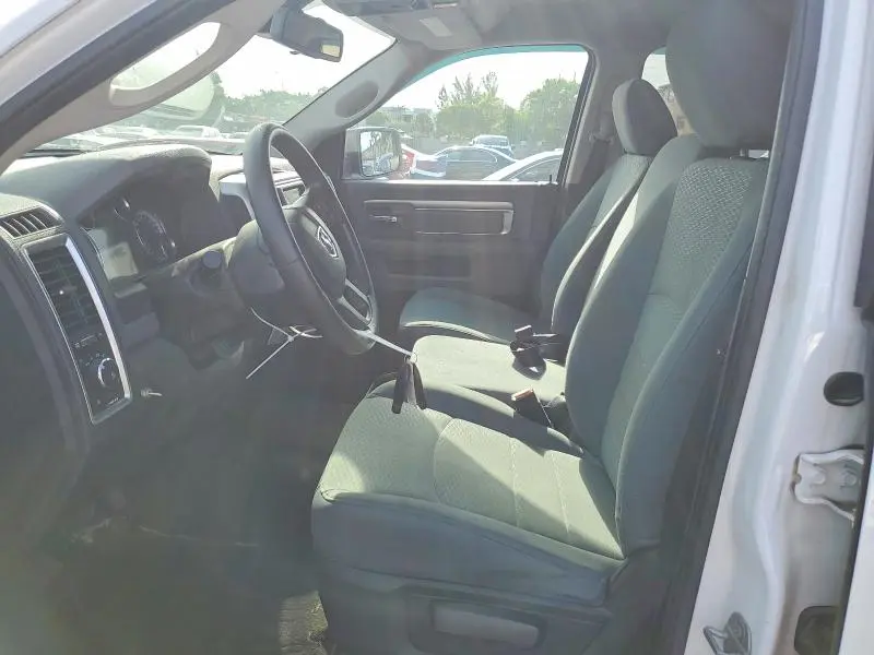 2016 RAM 1500 SLT  