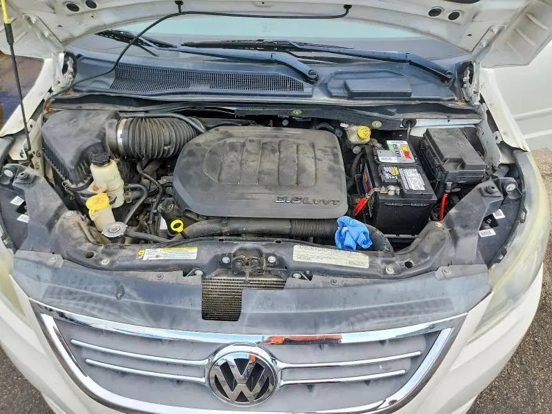 2011 VOLKSWAGEN ROUTAN SE  