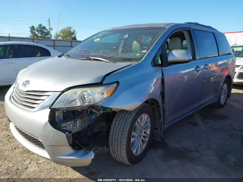 2014 TOYOTA SIENNA XLE V6 8 PASSENGER