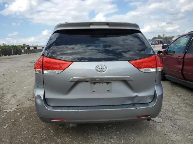 2013 TOYOTA SIENNA LE  