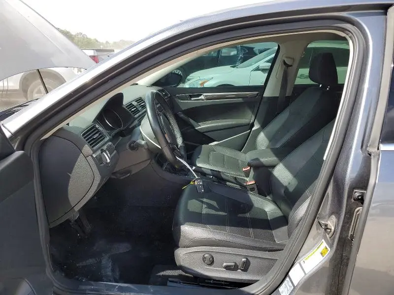 2018 VOLKSWAGEN PASSAT SE  