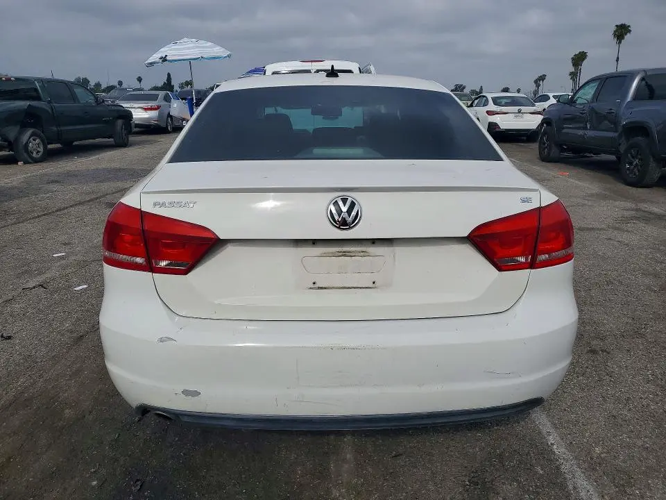 2013 VOLKSWAGEN PASSAT SE  
