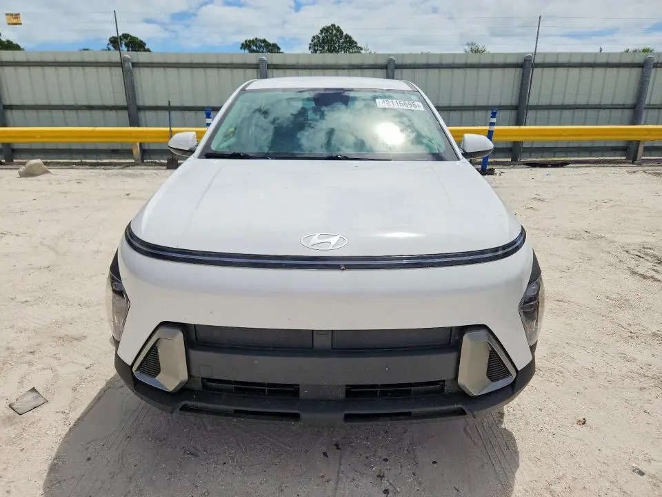 2024 HYUNDAI KONA SE  
