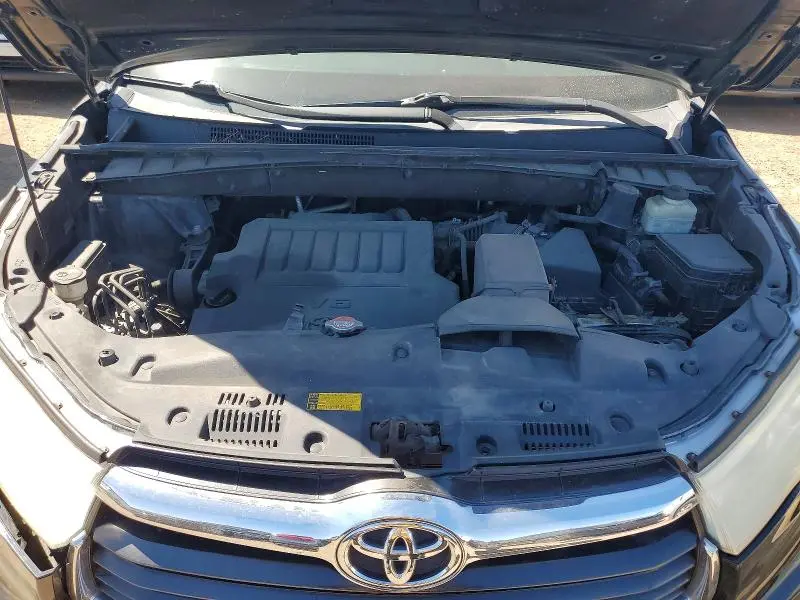 2015 TOYOTA HIGHLANDER LE PLUS  