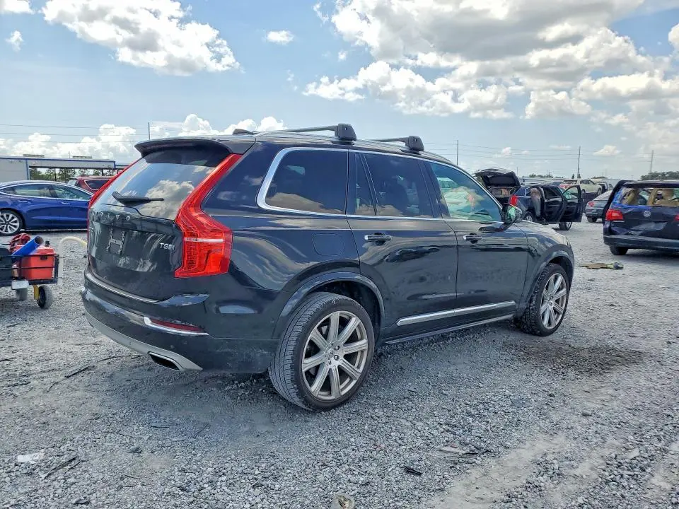 2017 VOLVO XC90 T8  